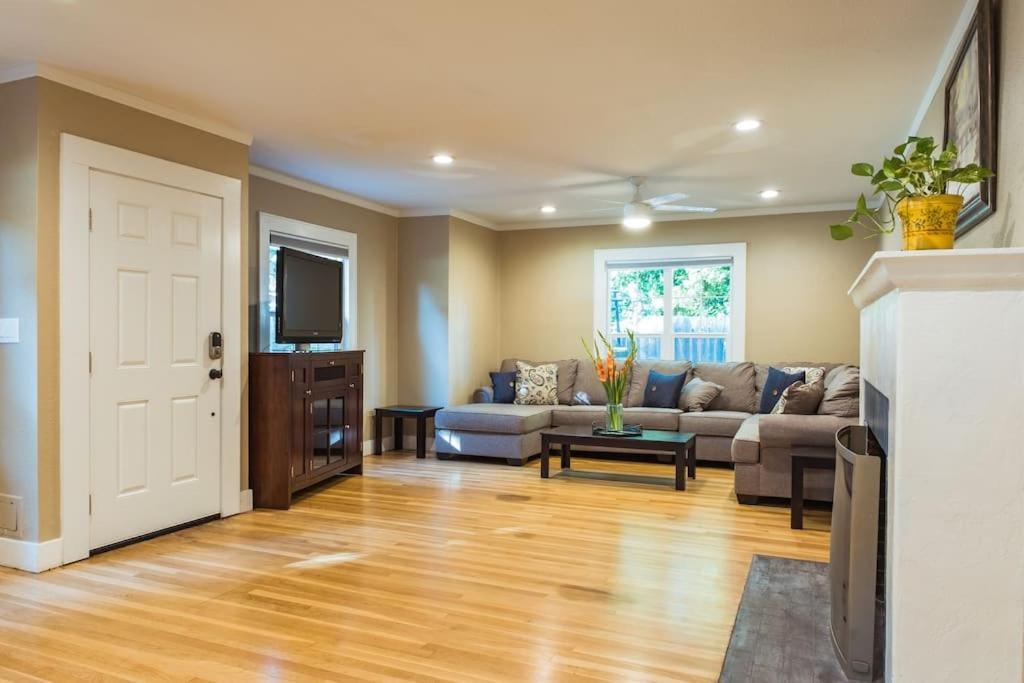 Lovely House Near Downtown, Home Away From Home! Chico Bagian luar foto